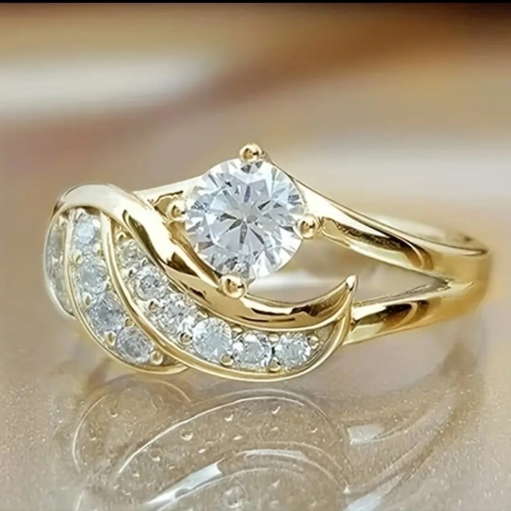 NWT Angel Wings Gold Diamond Ring